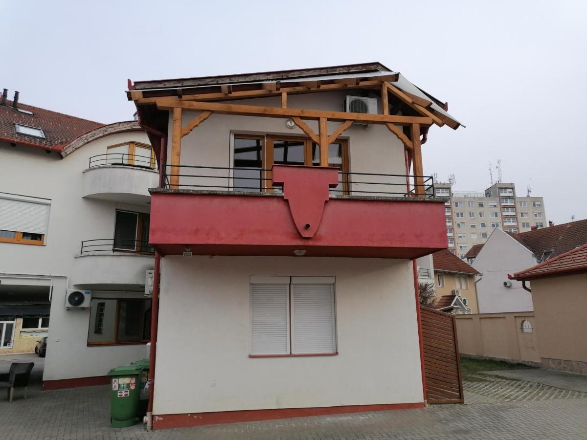 Betty-Major Apartman ハイデゥソボスロー エクステリア 写真