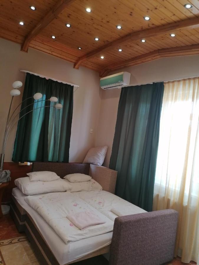 Betty-Major Apartman ハイデゥソボスロー エクステリア 写真